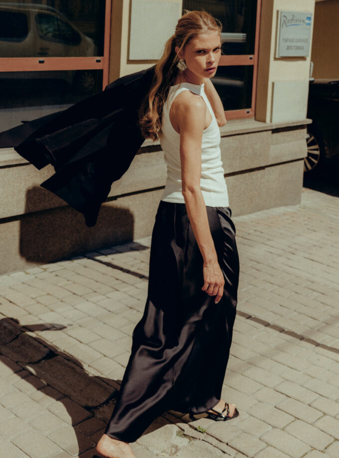 Спідниця Bazhane міді атласна на середній посадці чорний