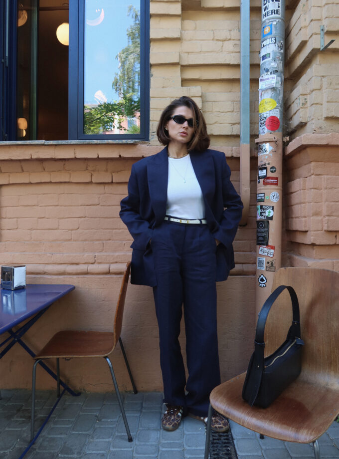 Брюки Bazhane на середній посадці зі стрілками синій льон