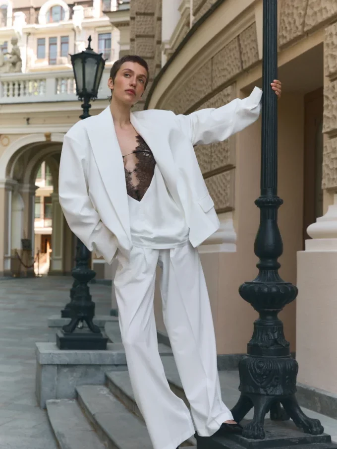 Брюки Bazhane на середній посадці прямі молочний