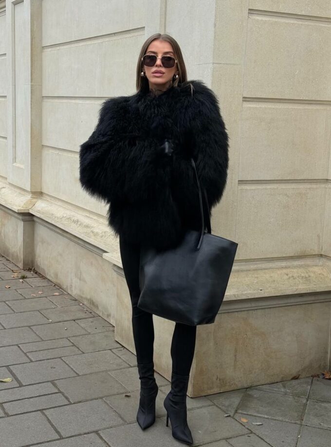 Шуба LUKAVA з лами чорна