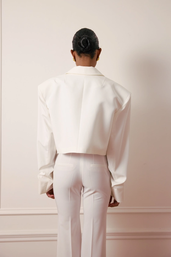 Жакет BAZHANE кроп зі збіркою на рукаві холодний молочний