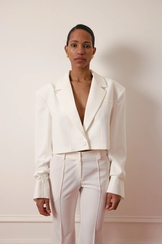 Жакет BAZHANE кроп зі збіркою на рукаві холодний молочний