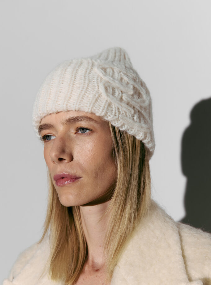 Шапка Bazhane Fluffy beanie молочний