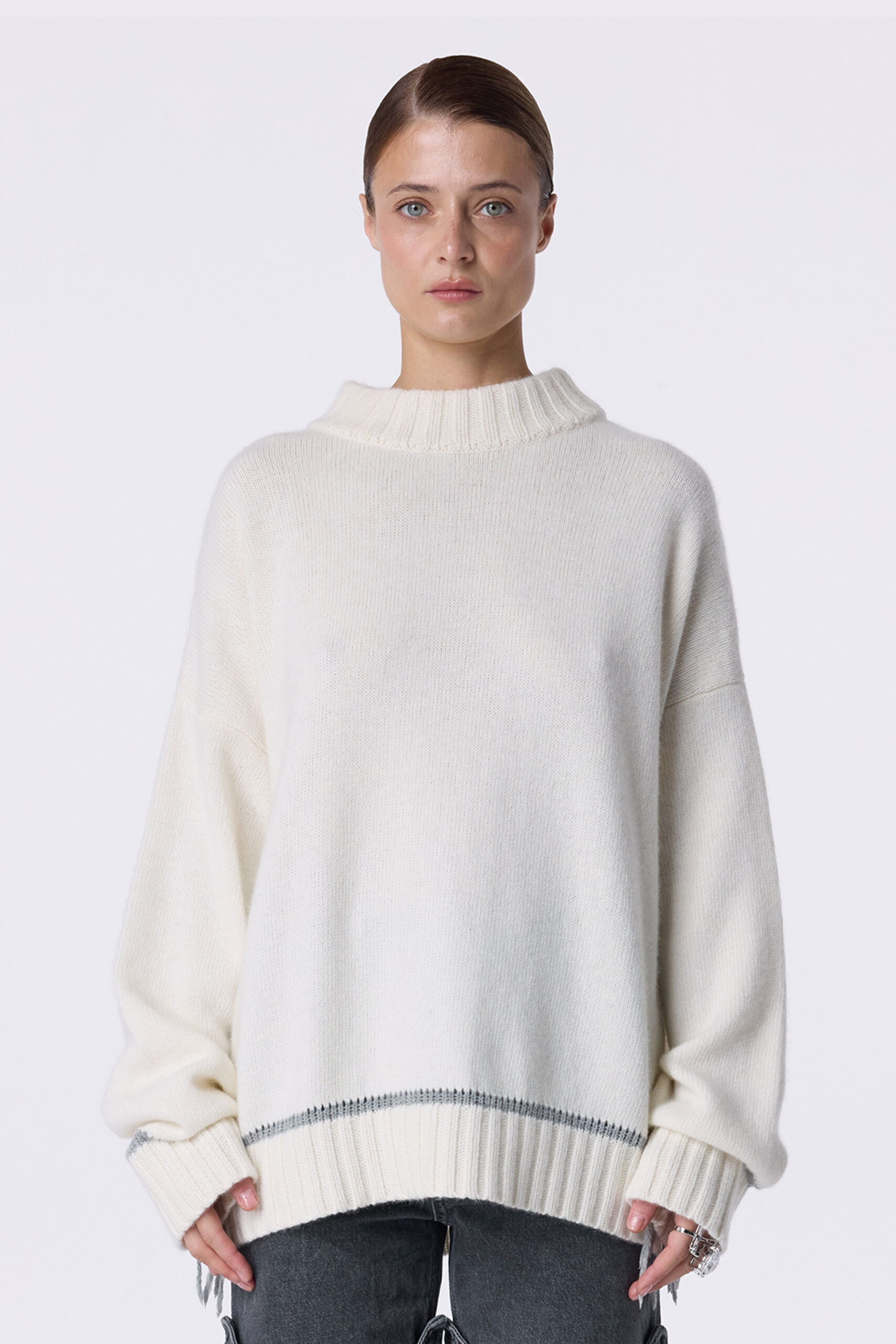 Светр Bazhane Contrast sweater молочний в сіру смужку