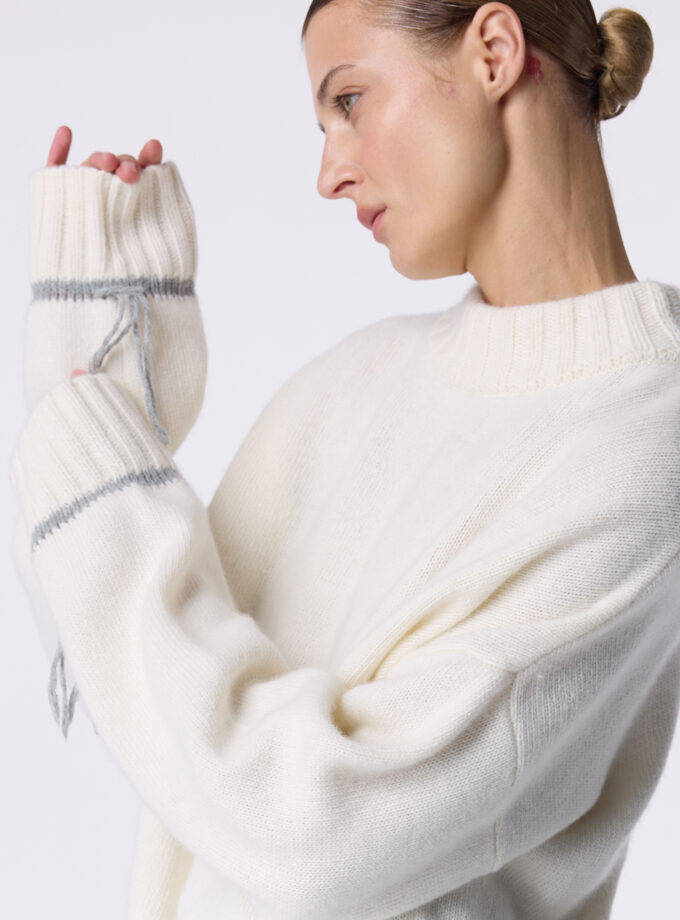 Светр Bazhane Contrast sweater молочний в сіру смужку