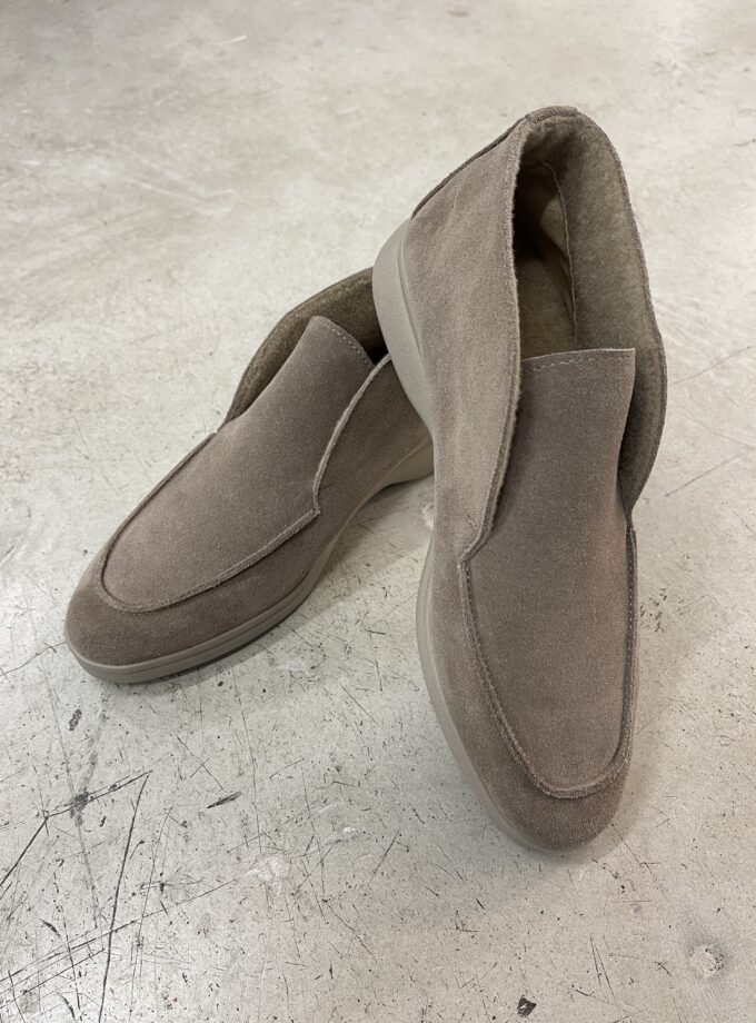 Лофери R One Loro 2 Latte байка