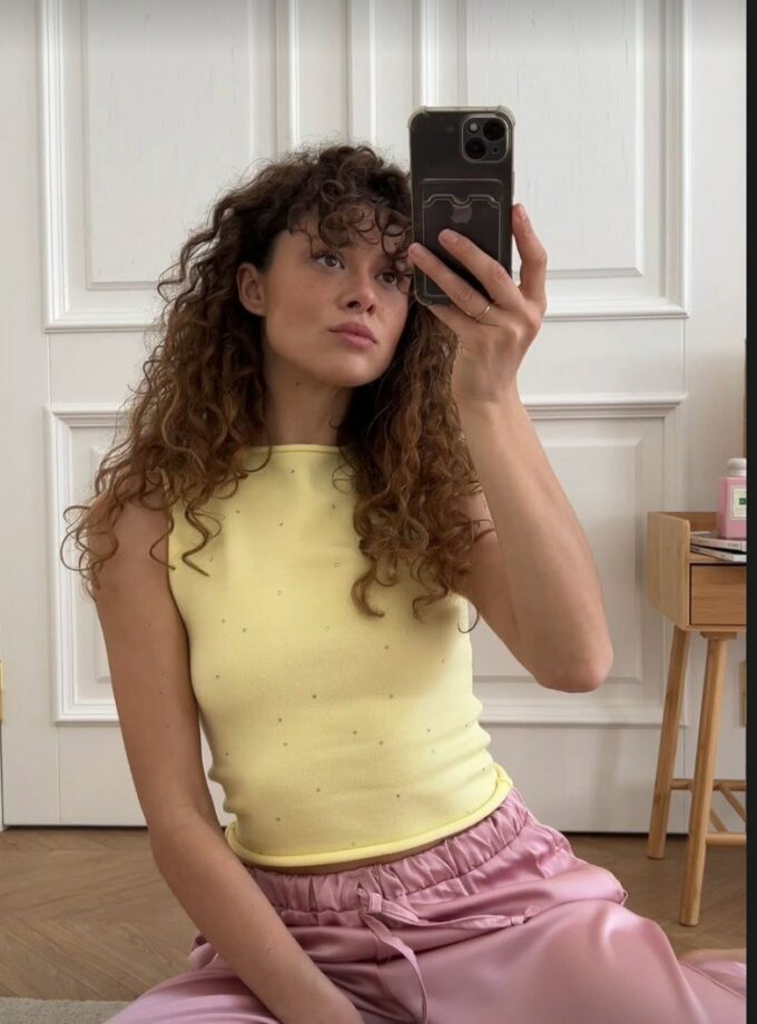 Майка Sabotage жовта з камінцями