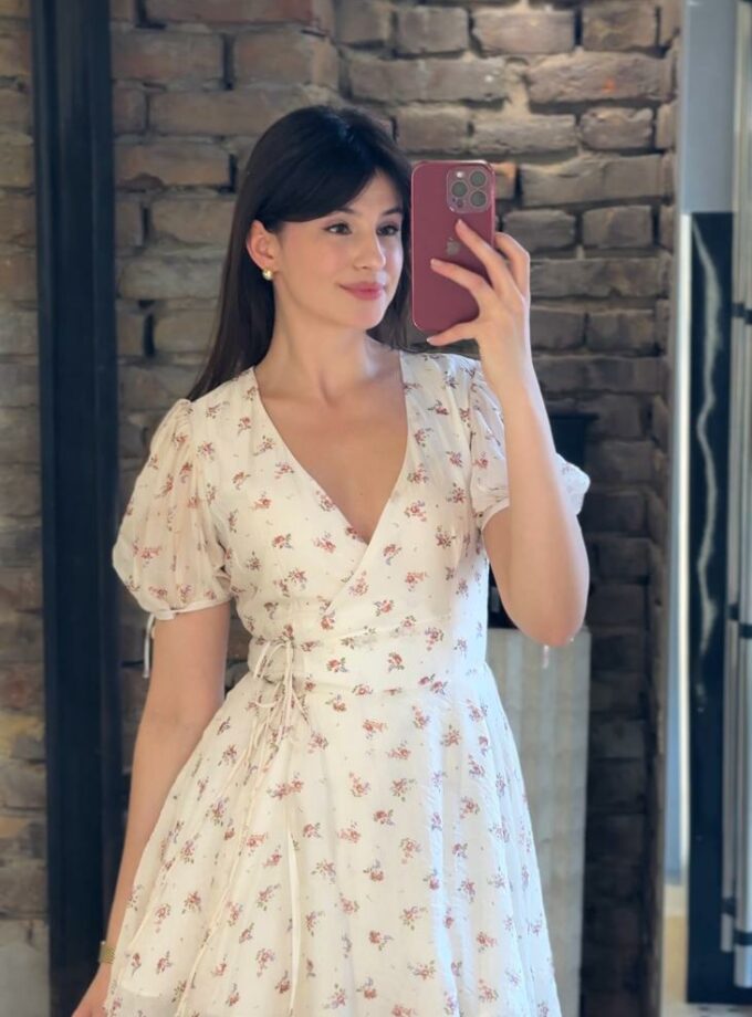 Сукня Lacy Hearts бежева на запах