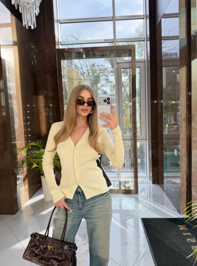 Топ Miss Diamond Kami з V-подібним вирізом бежевий