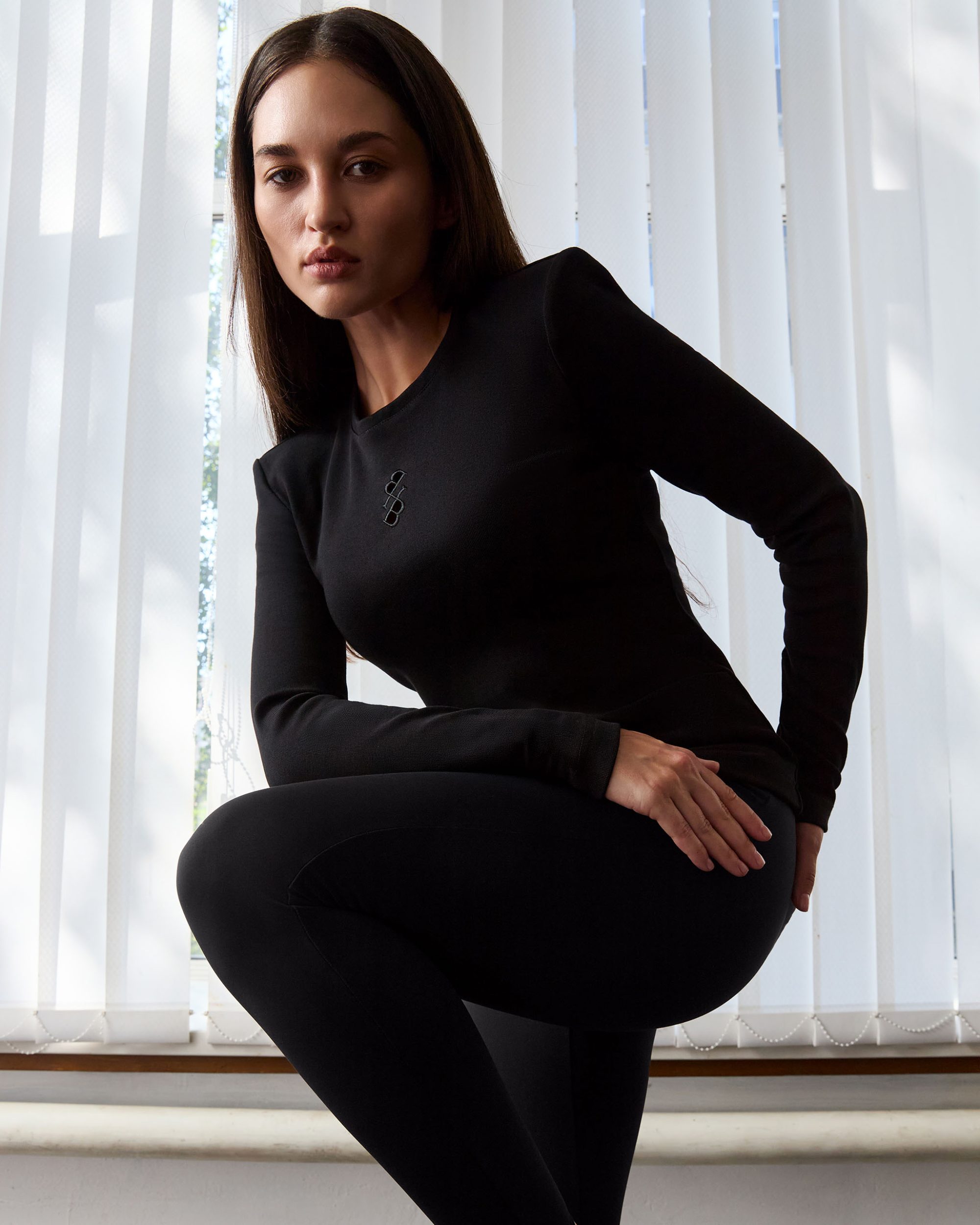 Лонгслів Heybecca з підплічниками та рельєфним лого бренду чорний